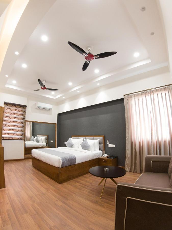 Hotel Vishal Imperial Rohtak Esterno foto