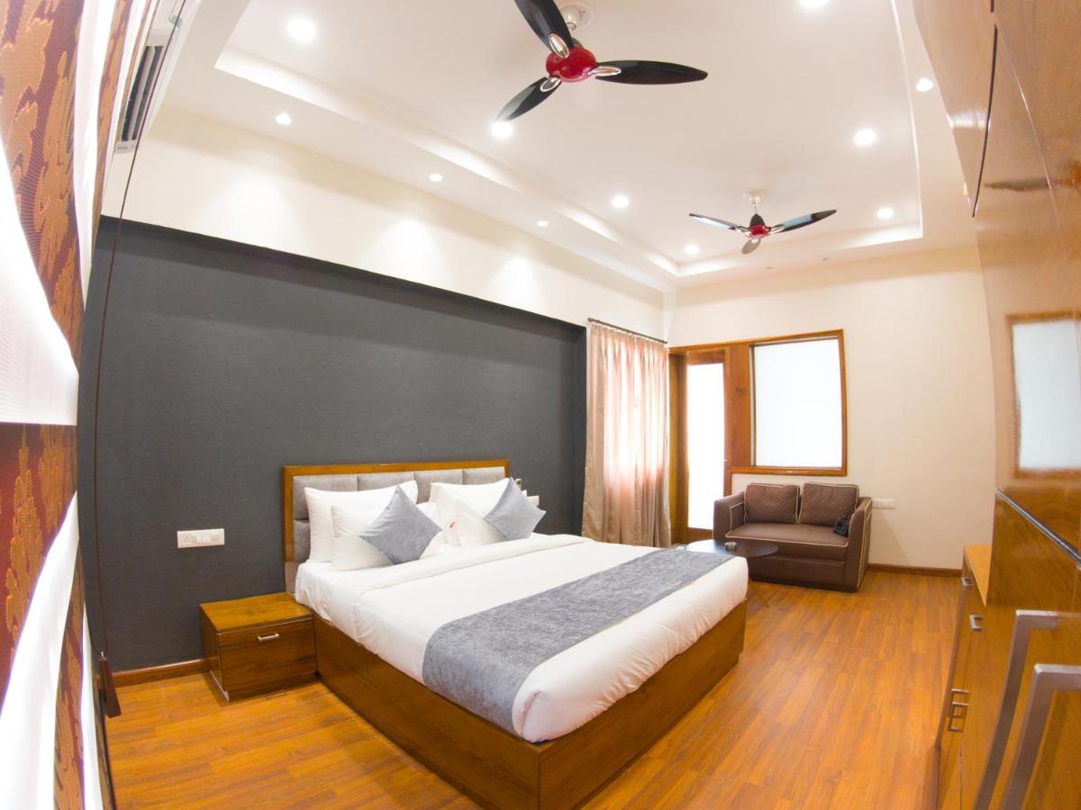 Hotel Vishal Imperial Rohtak Esterno foto
