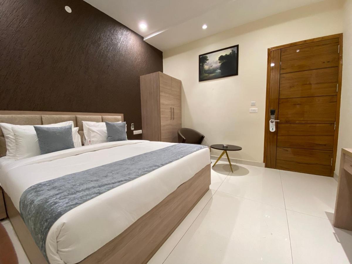 Hotel Vishal Imperial Rohtak Esterno foto