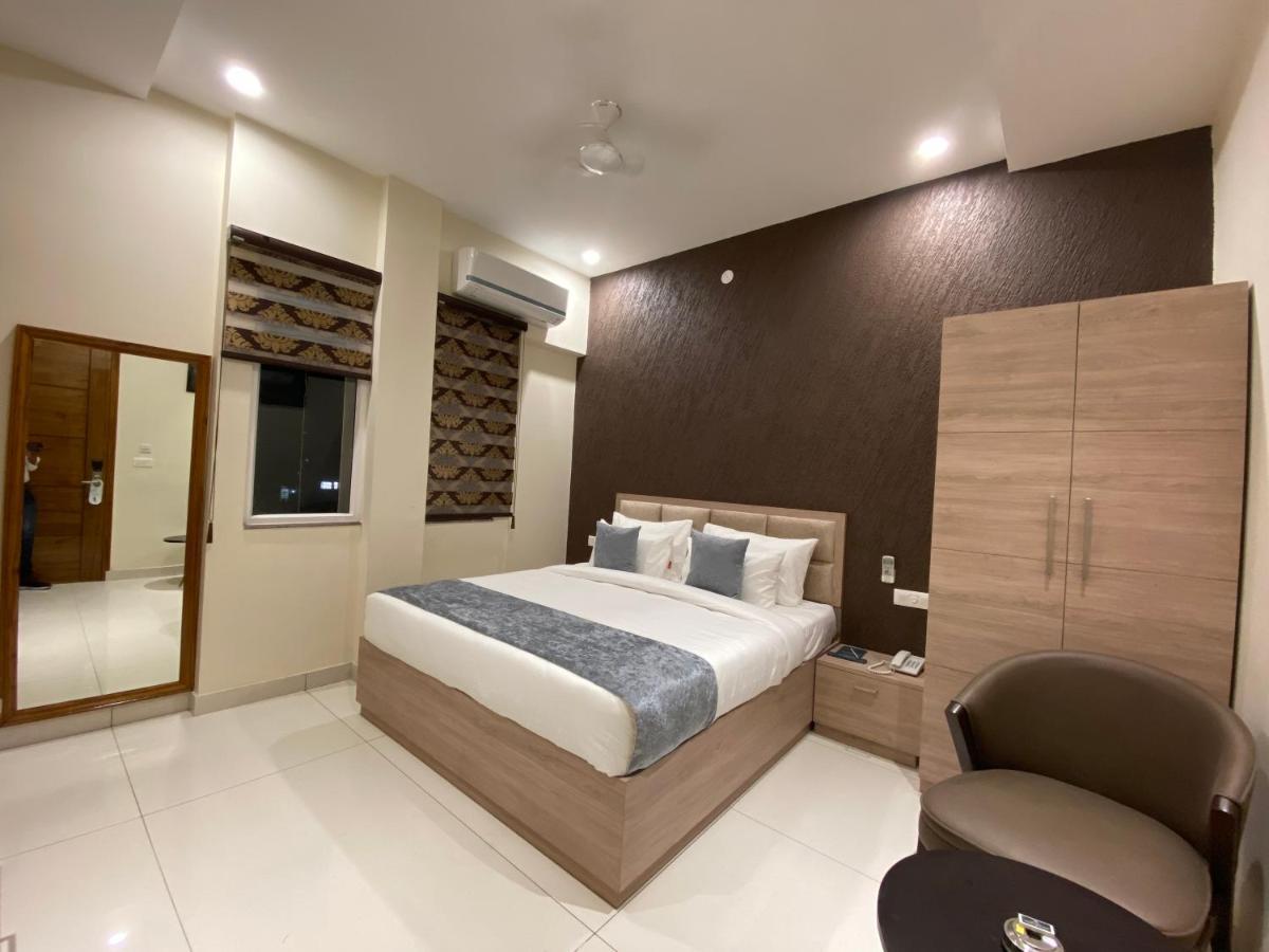 Hotel Vishal Imperial Rohtak Esterno foto