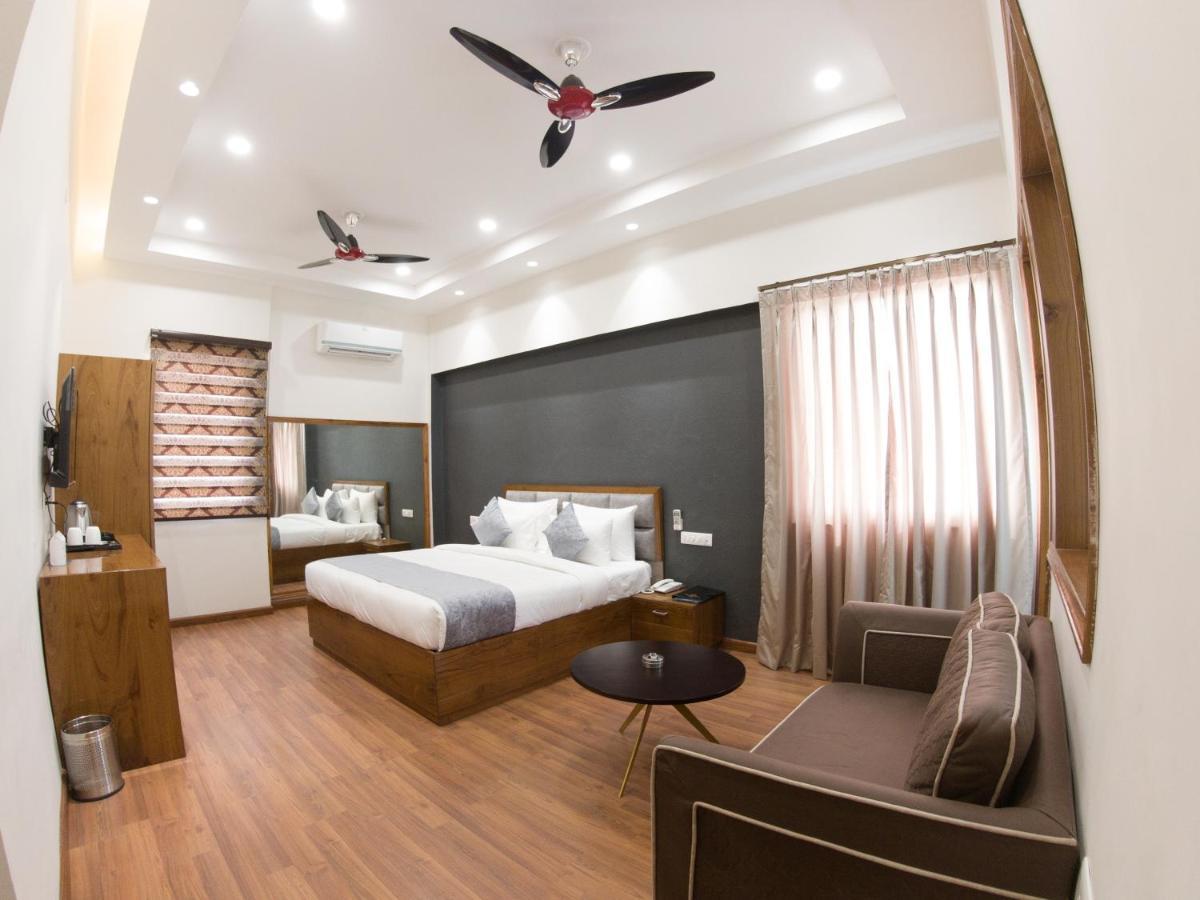 Hotel Vishal Imperial Rohtak Esterno foto