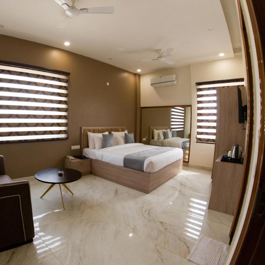 Hotel Vishal Imperial Rohtak Esterno foto