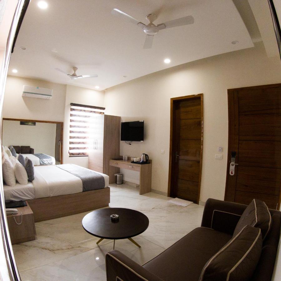 Hotel Vishal Imperial Rohtak Esterno foto