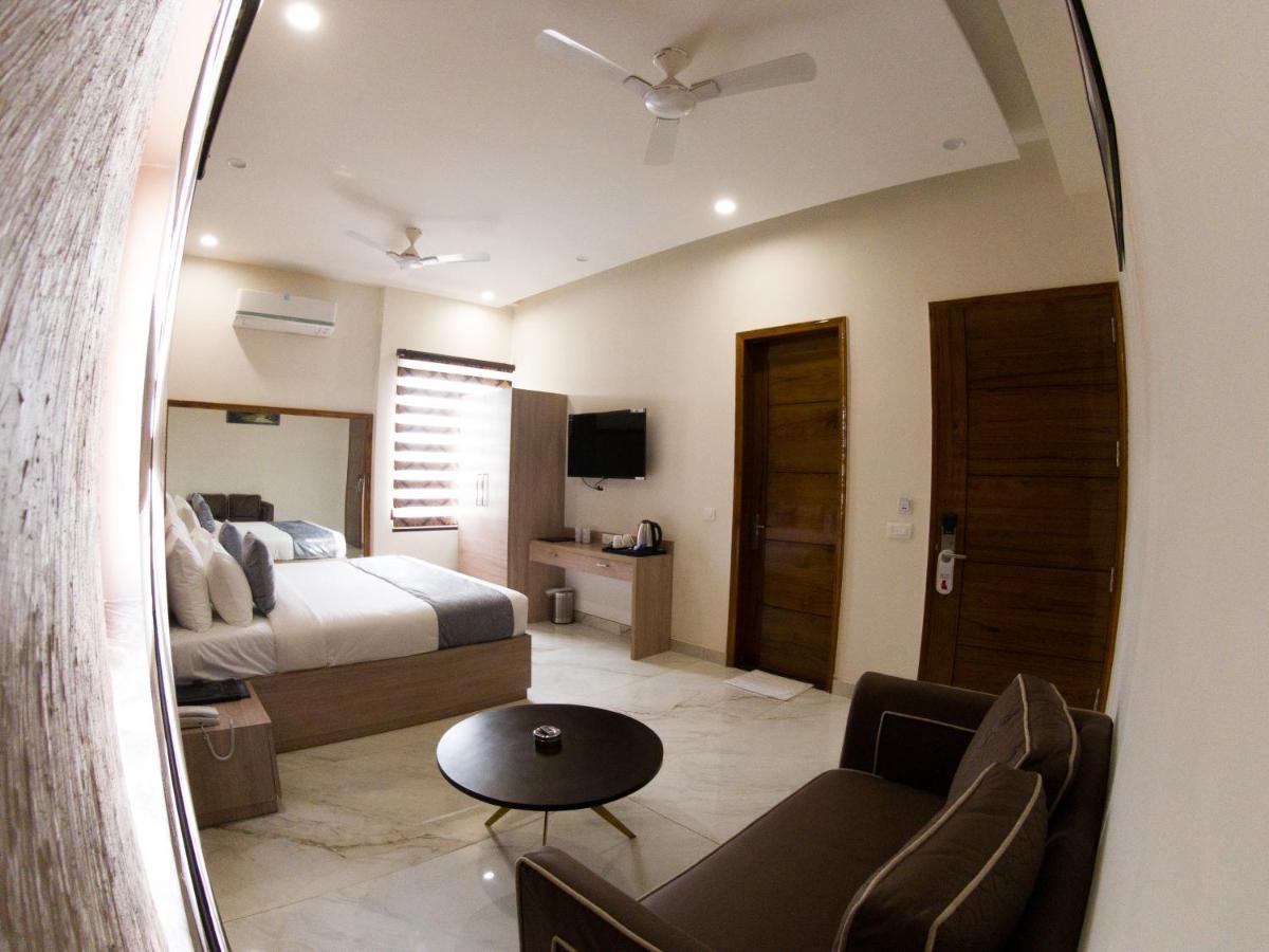 Hotel Vishal Imperial Rohtak Esterno foto